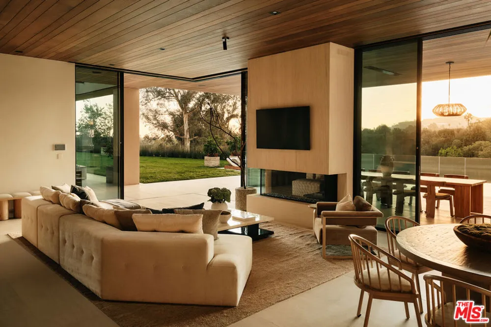 401 Tigertail Road Los Angeles, CA 90049