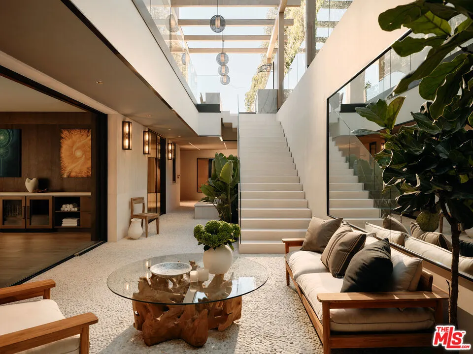 401 Tigertail Road Los Angeles, CA 90049
