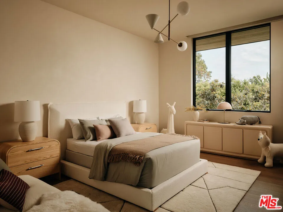 401 Tigertail Road Los Angeles, CA 90049