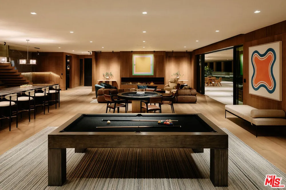 401 Tigertail Road Los Angeles, CA 90049