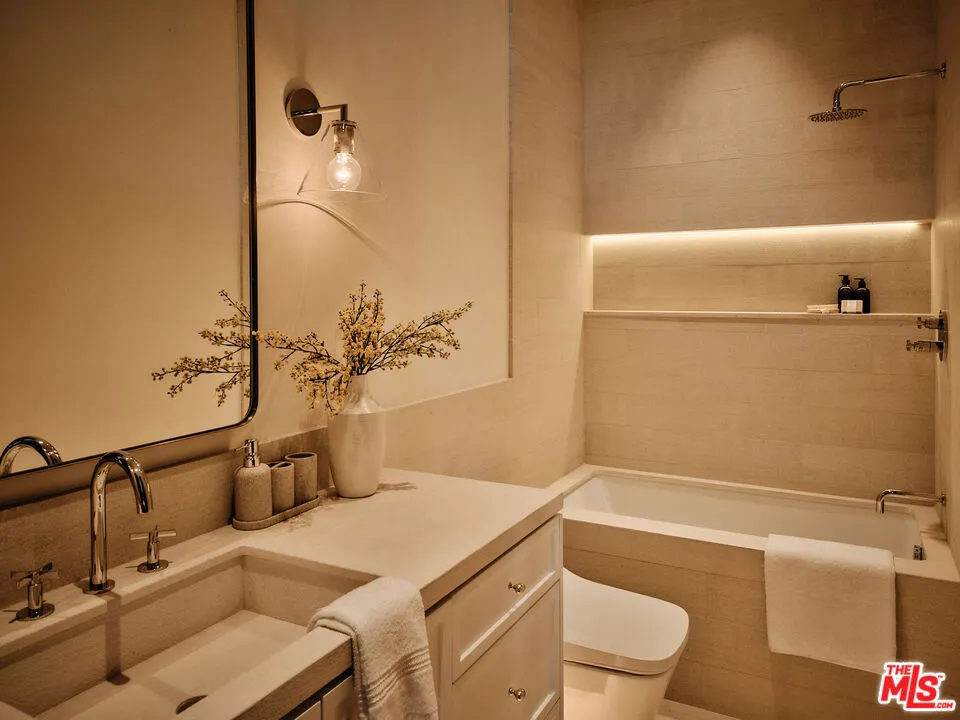 401 Tigertail Road Los Angeles, CA 90049