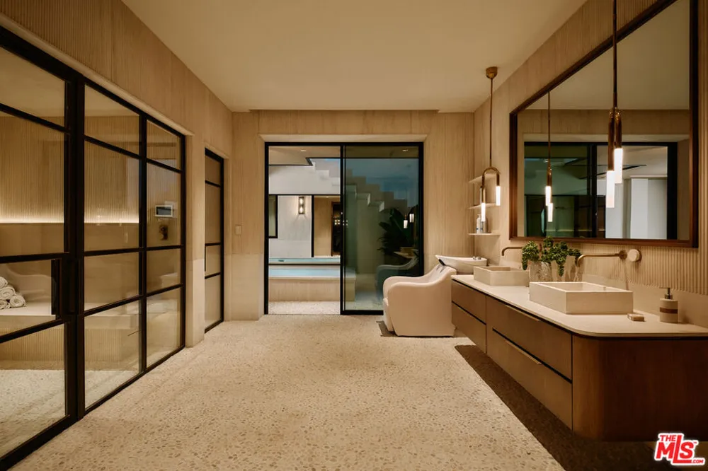 401 Tigertail Road Los Angeles, CA 90049