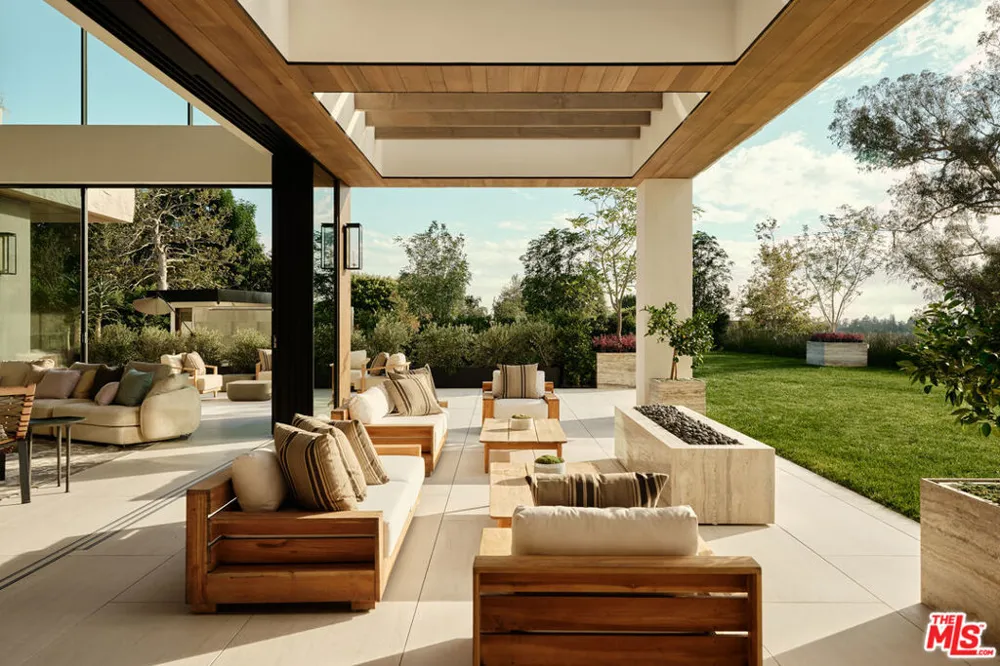 401 Tigertail Road Los Angeles, CA 90049