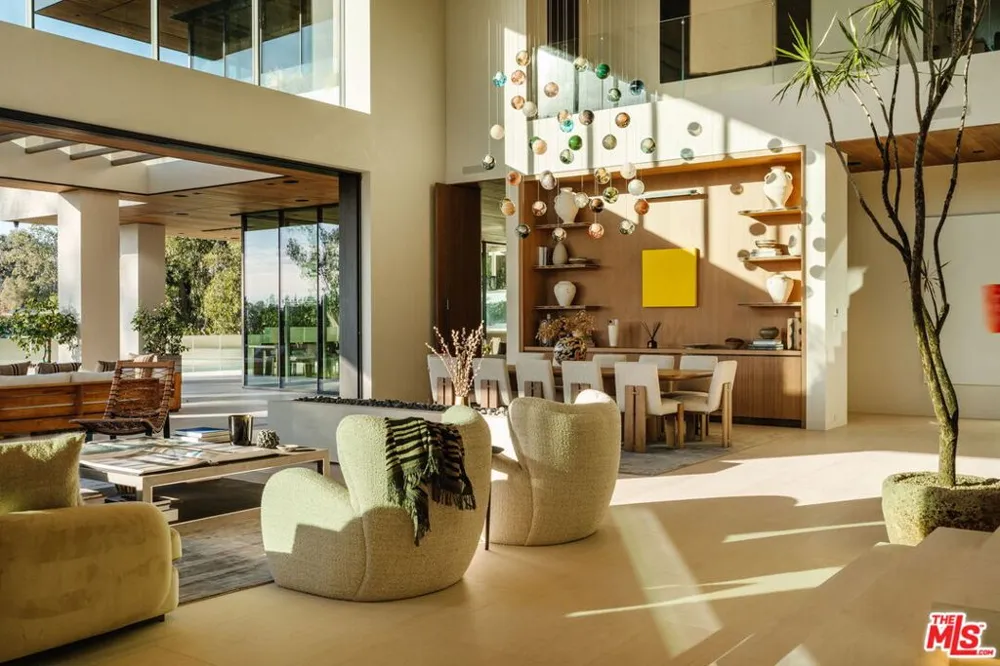 401 Tigertail Road Los Angeles, CA 90049