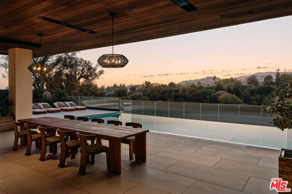 401 Tigertail Road Los Angeles, CA 90049