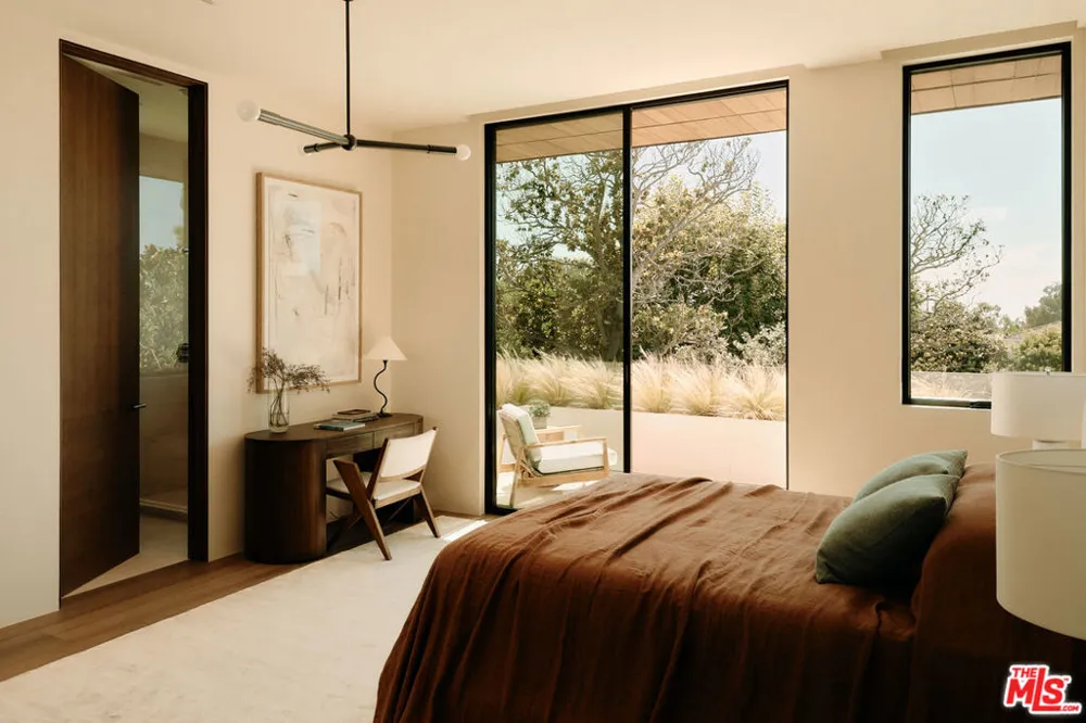 401 Tigertail Road Los Angeles, CA 90049