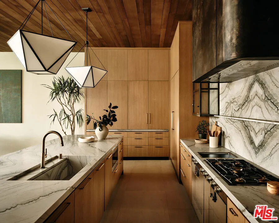 401 Tigertail Road Los Angeles, CA 90049