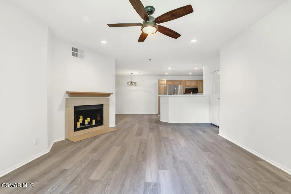 653 Oak Run Trail #109 Oak Park, CA 91377