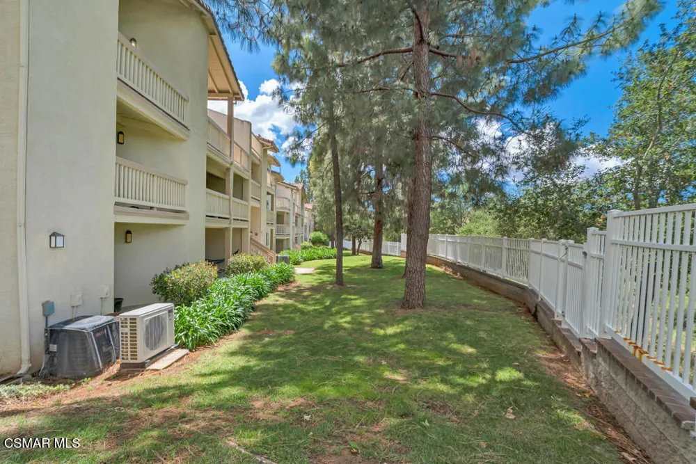 653 Oak Run Trail #109 Oak Park, CA 91377