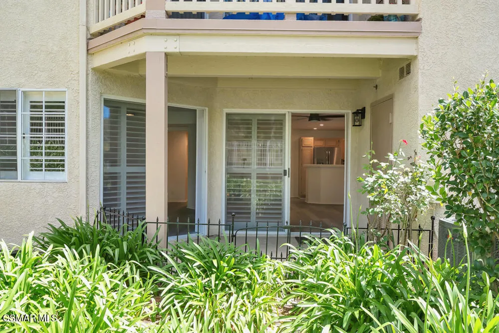 653 Oak Run Trail #109 Oak Park, CA 91377
