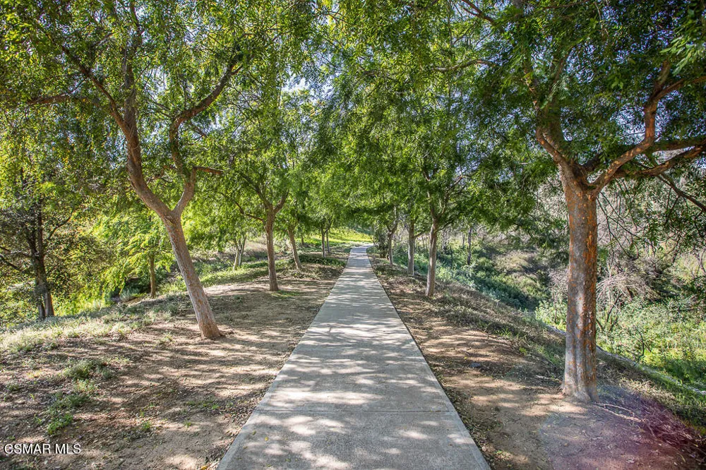 653 Oak Run Trail #109 Oak Park, CA 91377