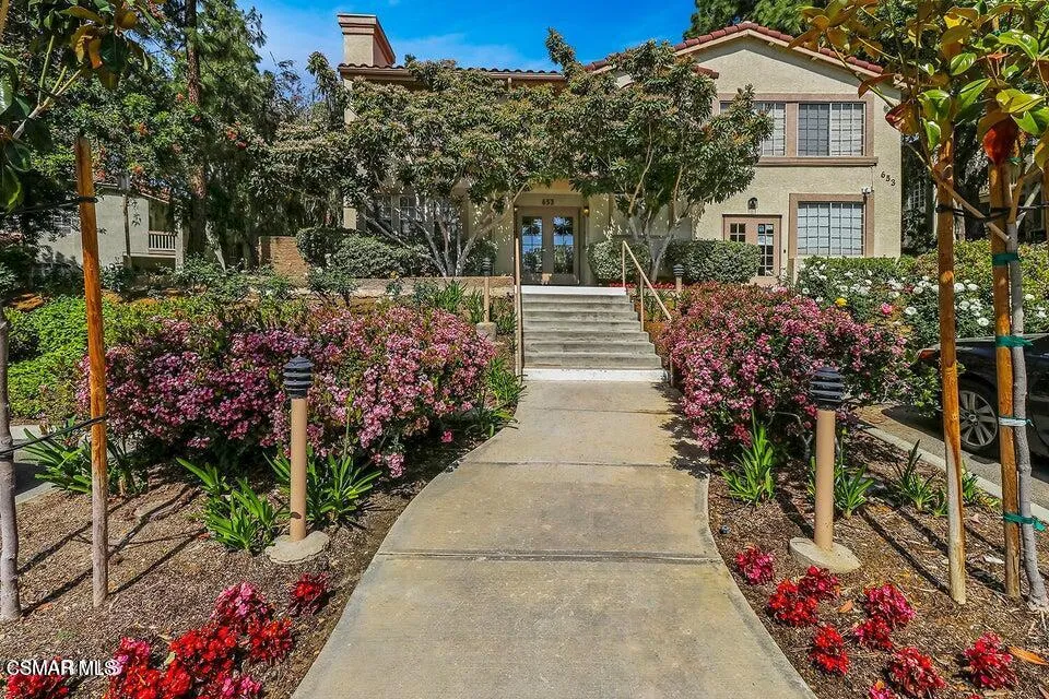 653 Oak Run Trail #109 Oak Park, CA 91377