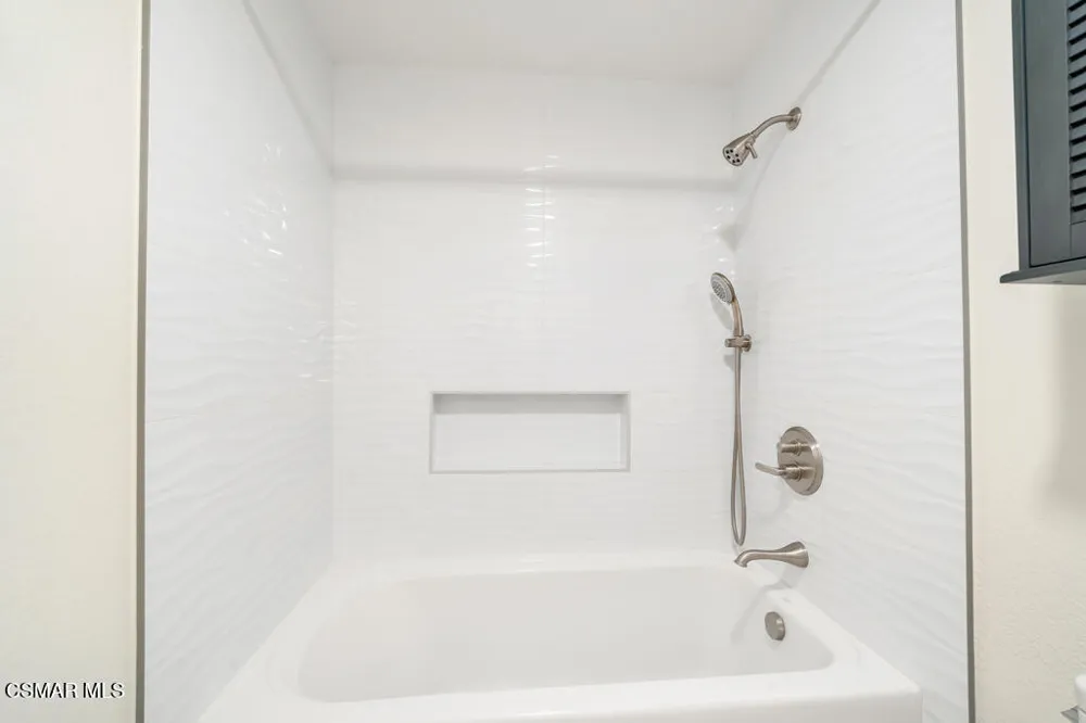653 Oak Run Trail #109 Oak Park, CA 91377