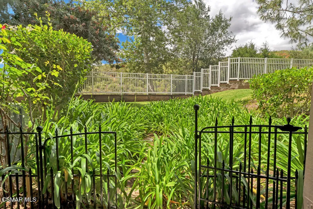 653 Oak Run Trail #109 Oak Park, CA 91377