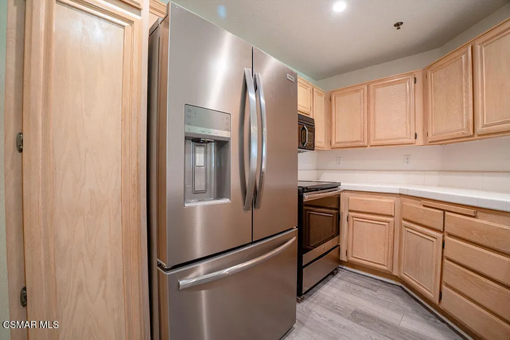 653 Oak Run Trail #109 Oak Park, CA 91377