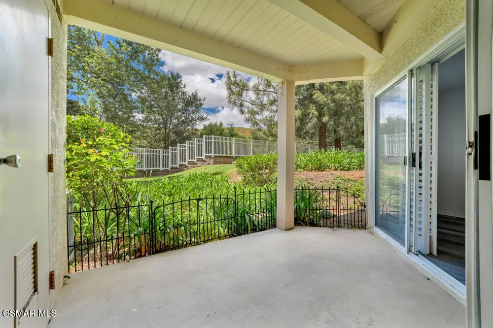653 Oak Run Trail #109 Oak Park, CA 91377
