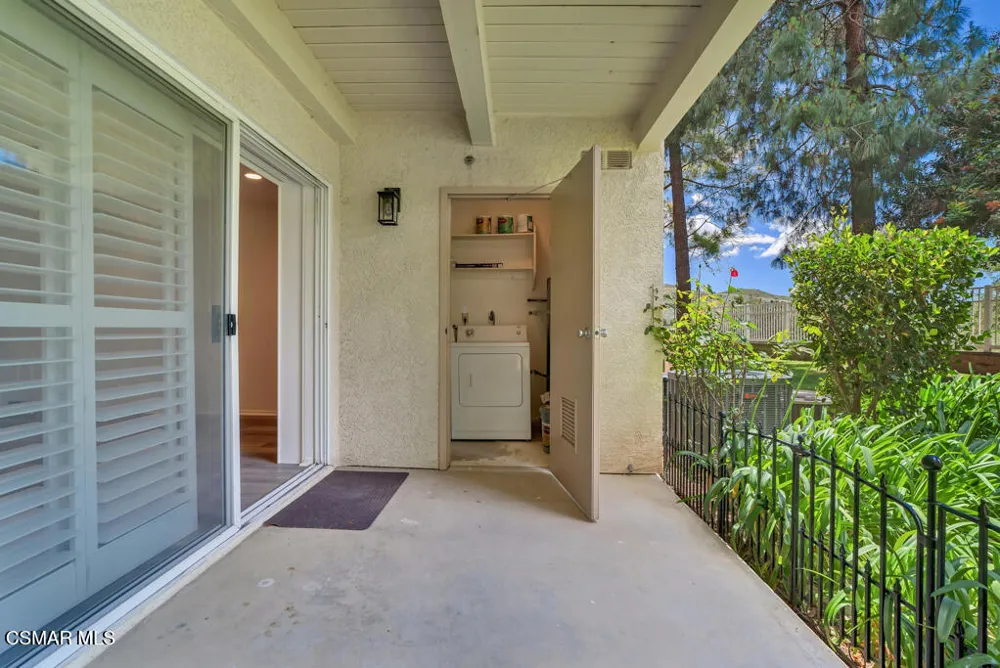 653 Oak Run Trail #109 Oak Park, CA 91377