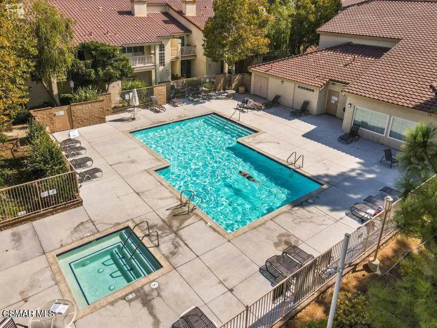 653 Oak Run Trail #109 Oak Park, CA 91377