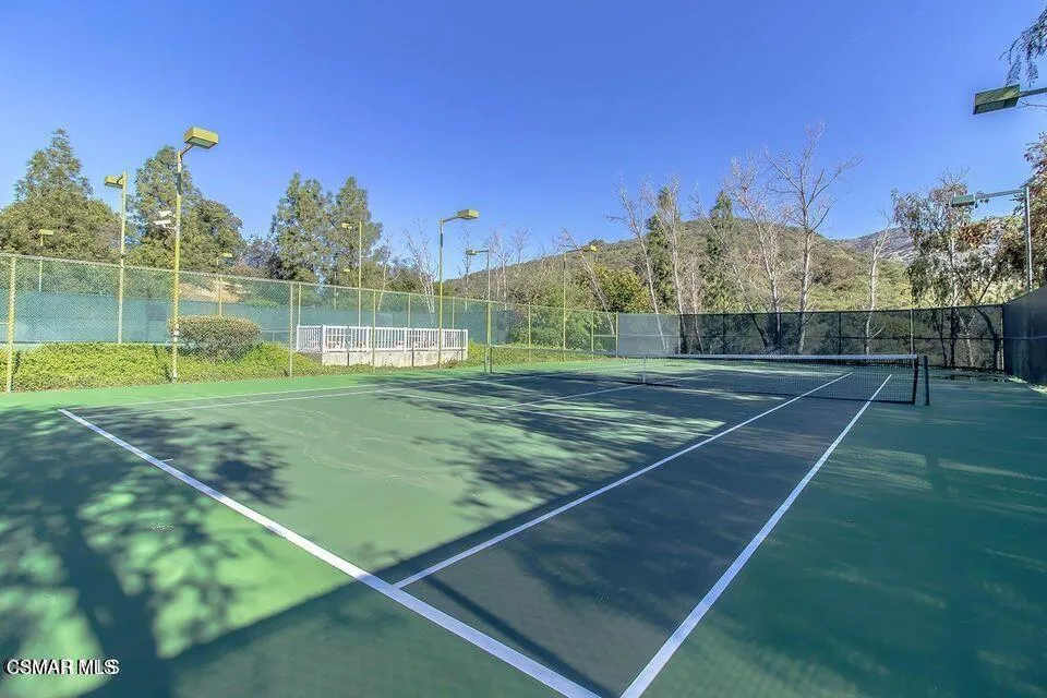 653 Oak Run Trail #109 Oak Park, CA 91377