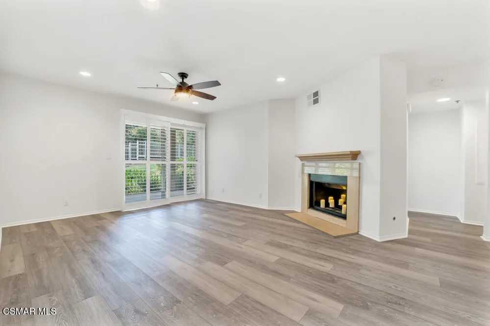 653 Oak Run Trail #109 Oak Park, CA 91377
