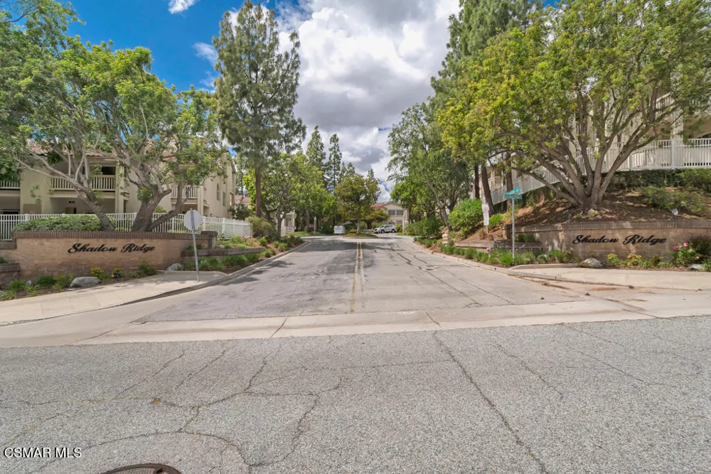 653 Oak Run Trail #109 Oak Park, CA 91377