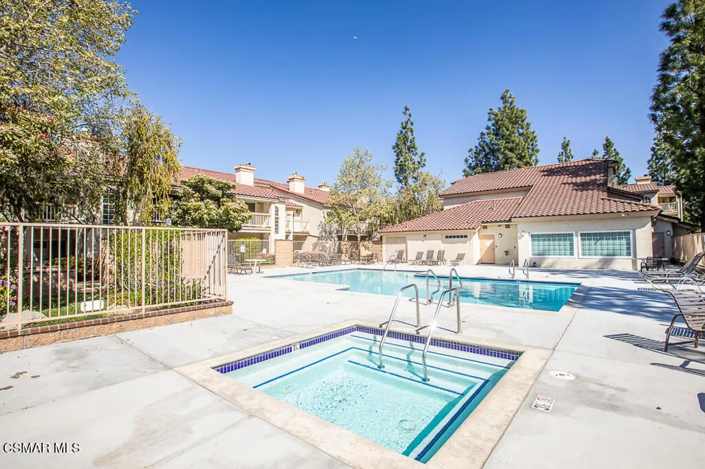 653 Oak Run Trail #109 Oak Park, CA 91377