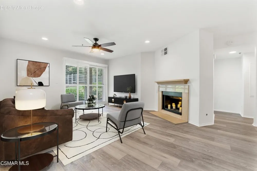 653 Oak Run Trail #109 Oak Park, CA 91377