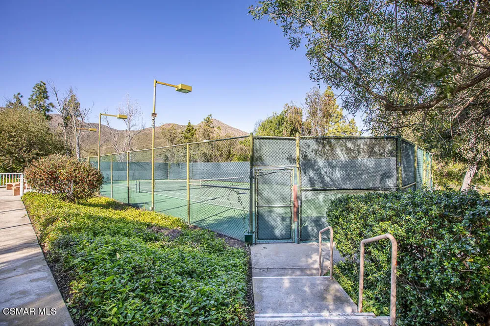653 Oak Run Trail #109 Oak Park, CA 91377