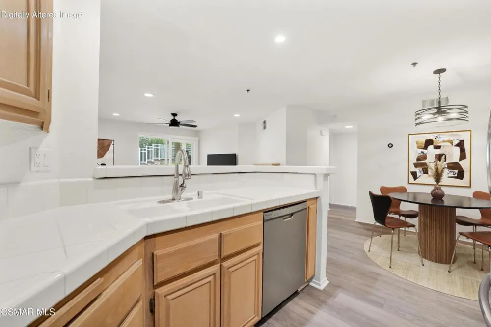 653 Oak Run Trail #109 Oak Park, CA 91377