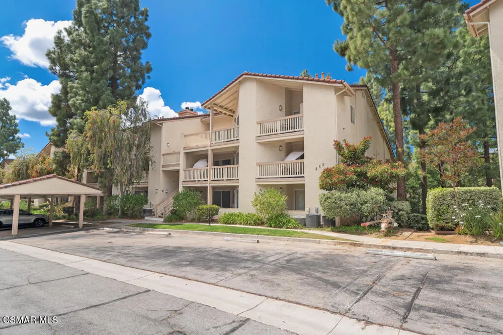 653 Oak Run Trail #109 Oak Park, CA 91377