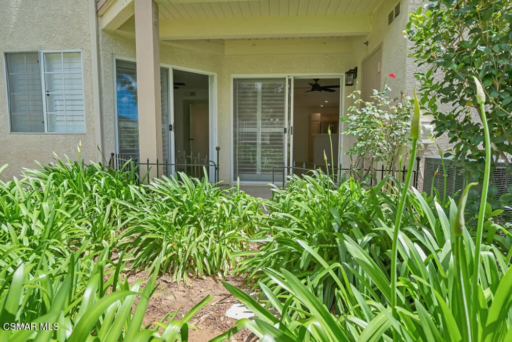 653 Oak Run Trail #109 Oak Park, CA 91377