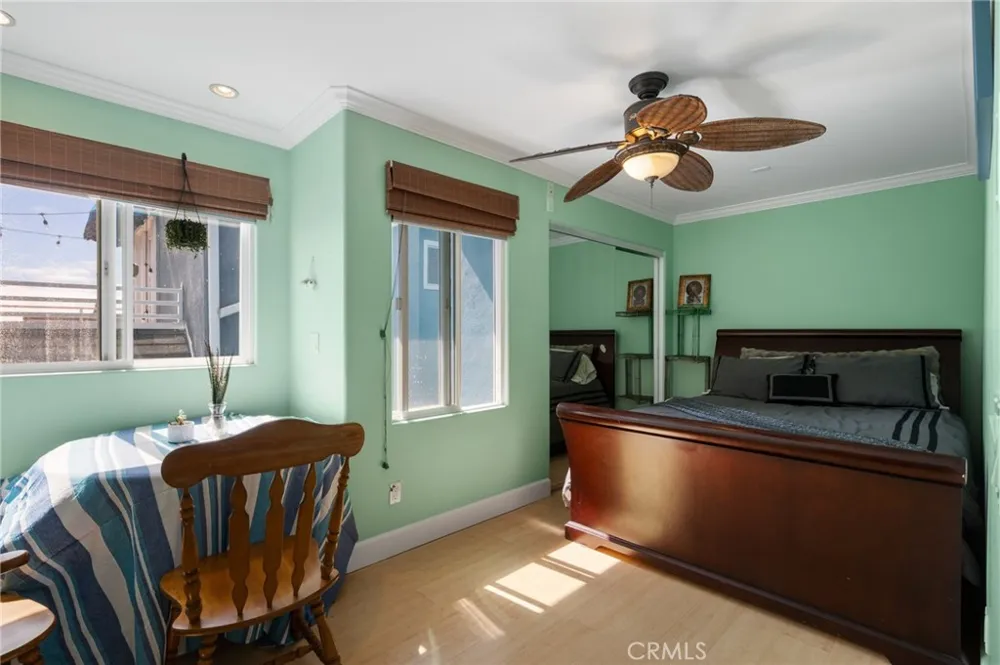 310 30th Hermosa Beach, CA 90254