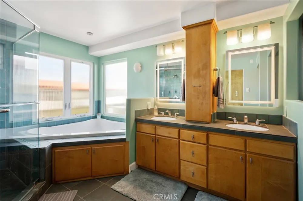 310 30th Hermosa Beach, CA 90254