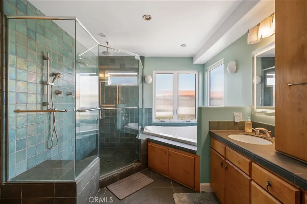 310 30th Hermosa Beach, CA 90254