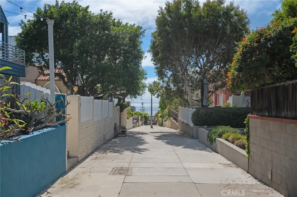 310 30th Hermosa Beach, CA 90254