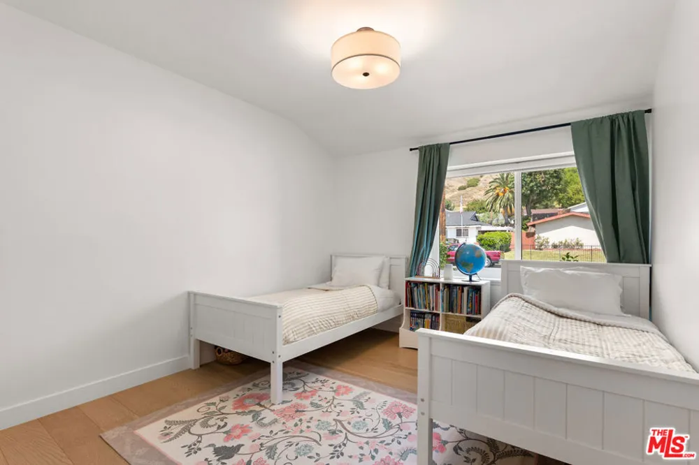 10510 Kurt Street Lakeview Terrace, CA 91342