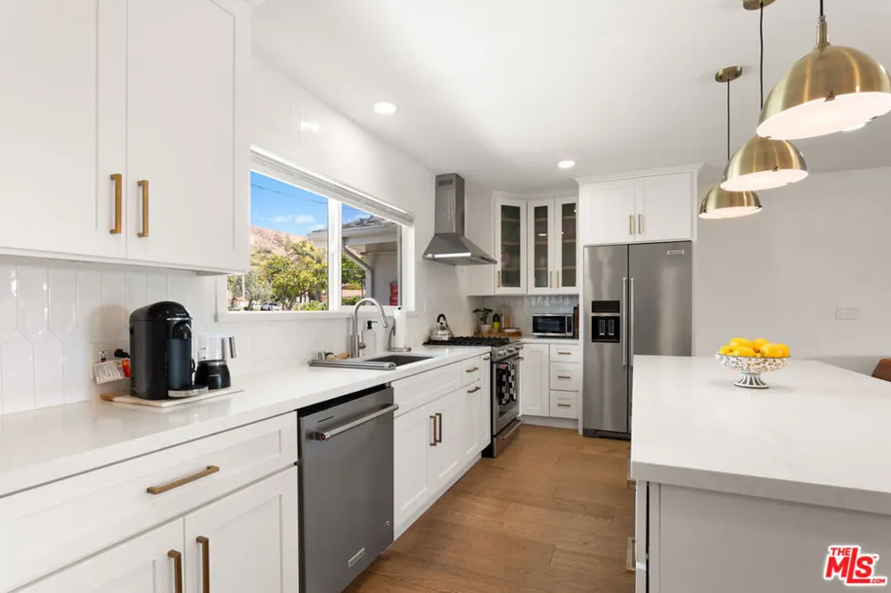 10510 Kurt Street Lakeview Terrace, CA 91342