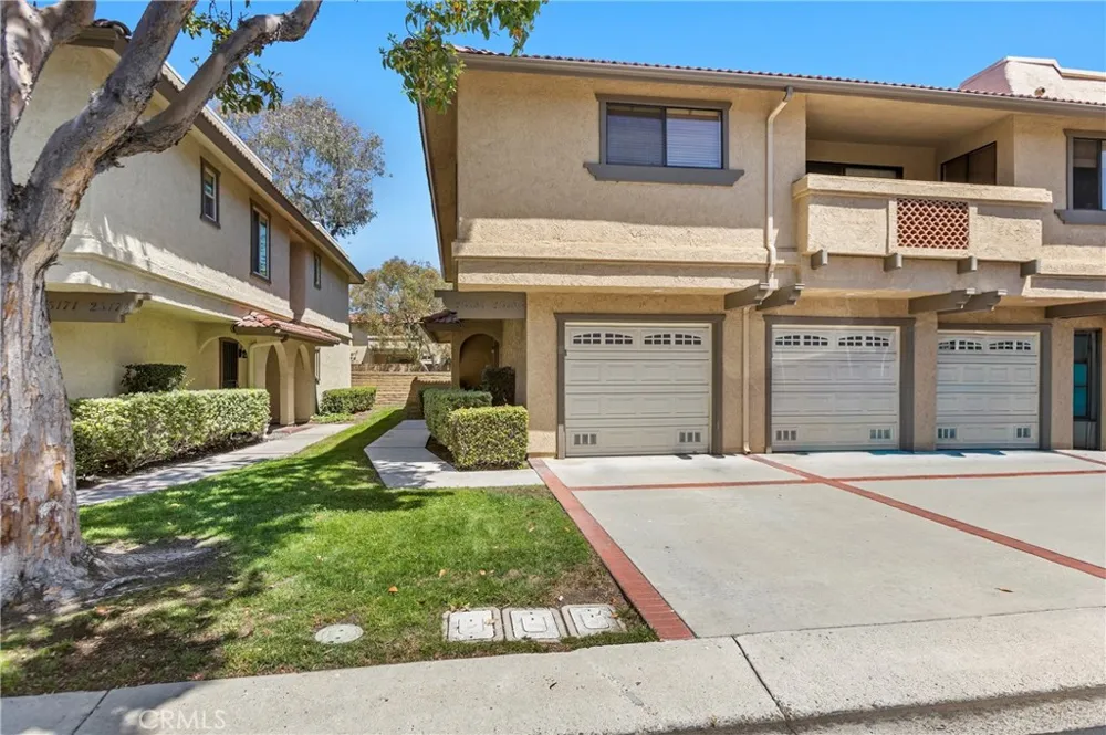 25183 Oak Canyon Lake Forest, CA 92630