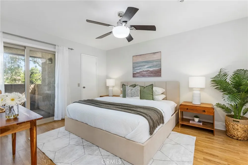 25183 Oak Canyon Lake Forest, CA 92630