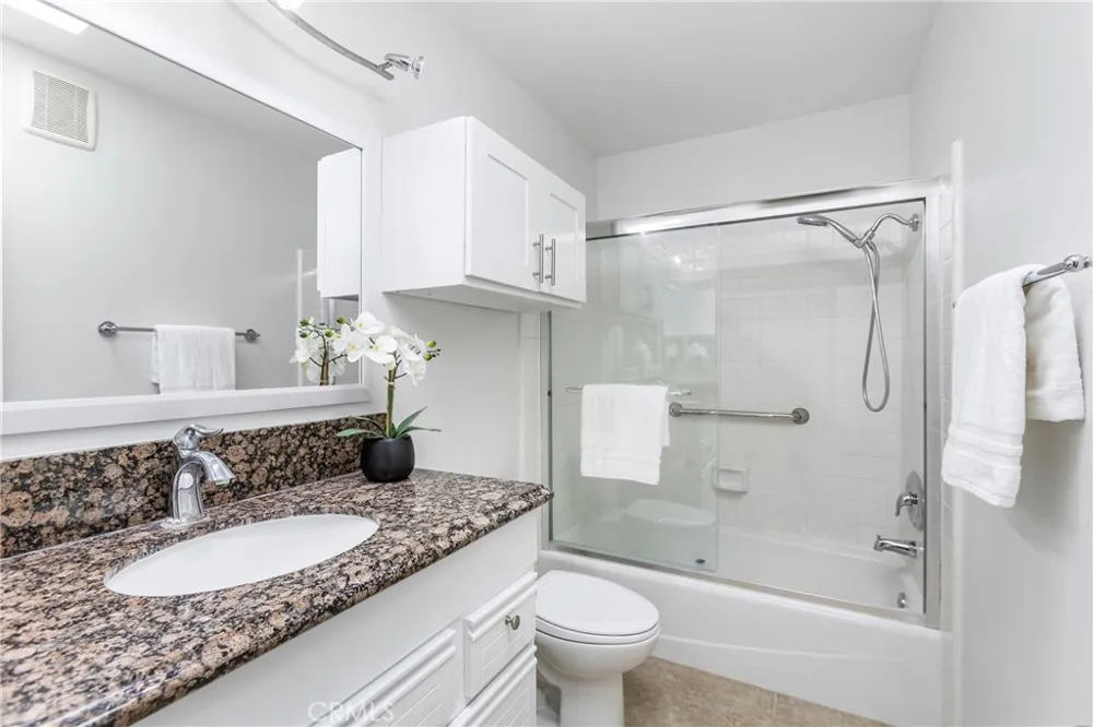 25183 Oak Canyon Lake Forest, CA 92630
