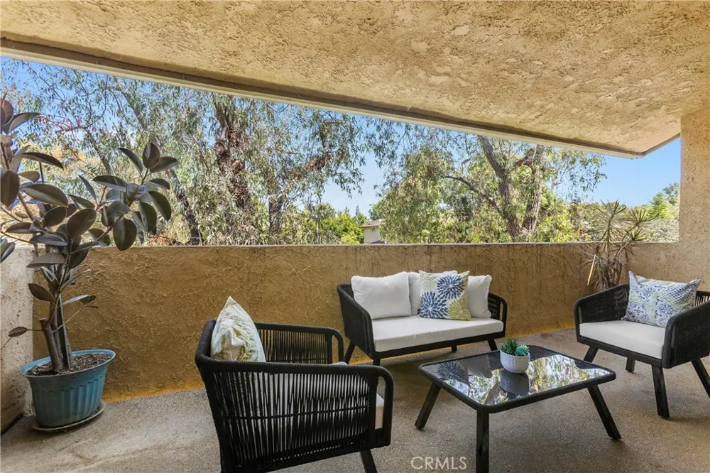 25183 Oak Canyon Lake Forest, CA 92630