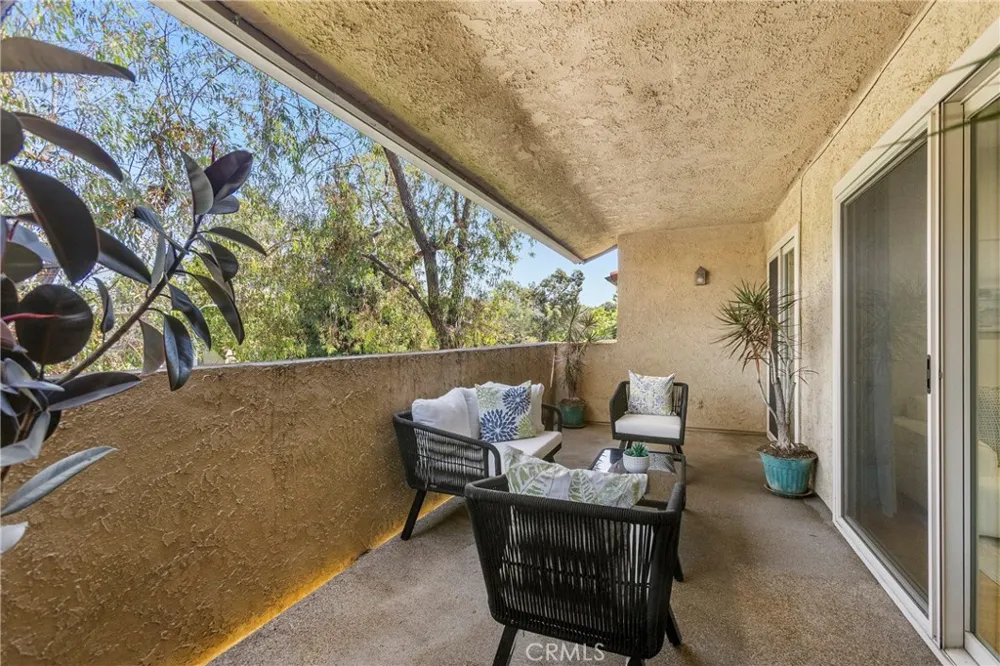 25183 Oak Canyon Lake Forest, CA 92630