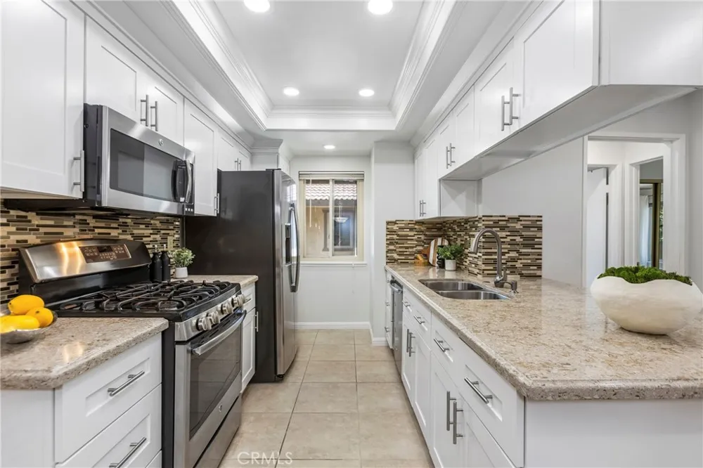 25183 Oak Canyon Lake Forest, CA 92630