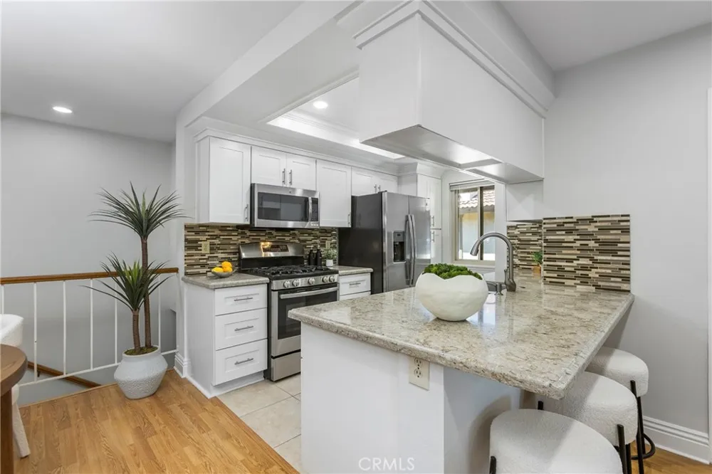 25183 Oak Canyon Lake Forest, CA 92630