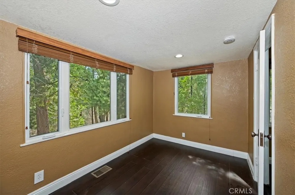 27297 Little Bear Blue Jay, CA 92317