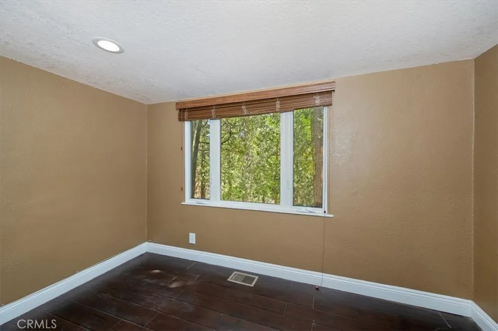 27297 Little Bear Blue Jay, CA 92317