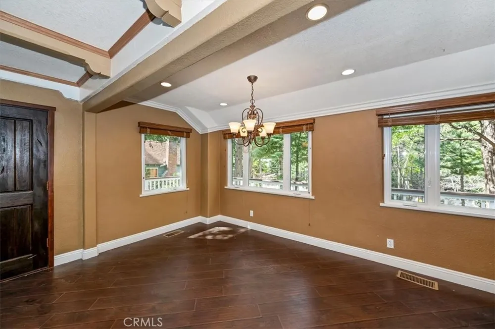 27297 Little Bear Blue Jay, CA 92317