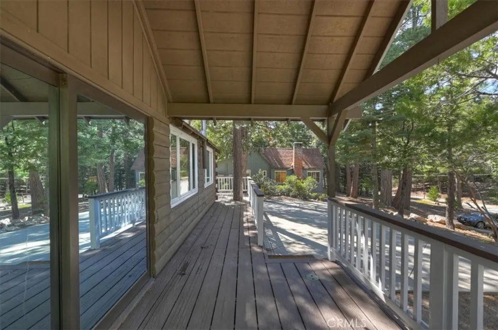 27297 Little Bear Blue Jay, CA 92317