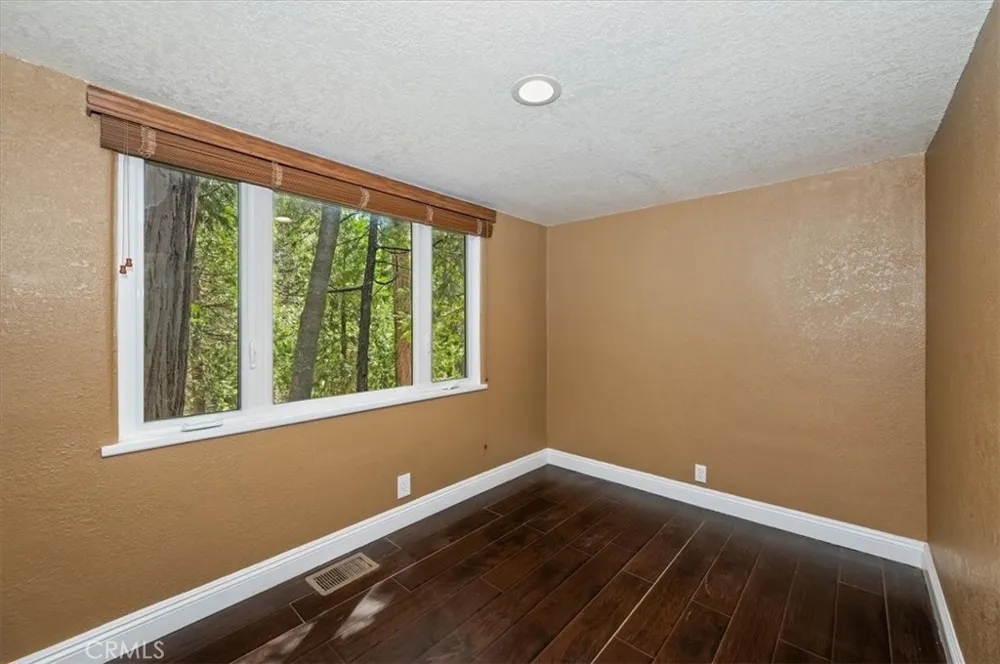 27297 Little Bear Blue Jay, CA 92317