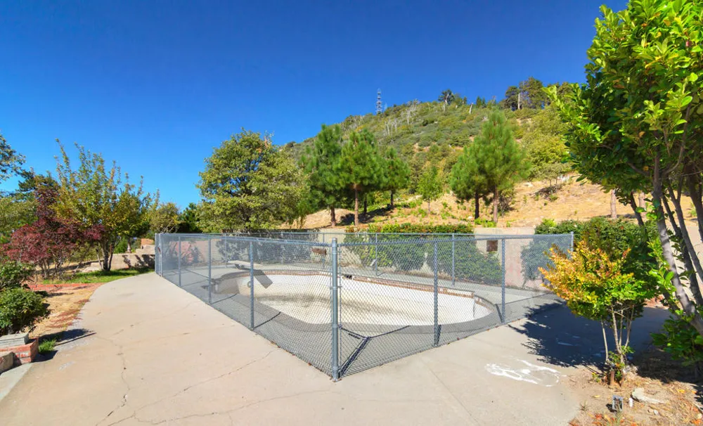 26262 Highway 18 Rimforest, CA 92378